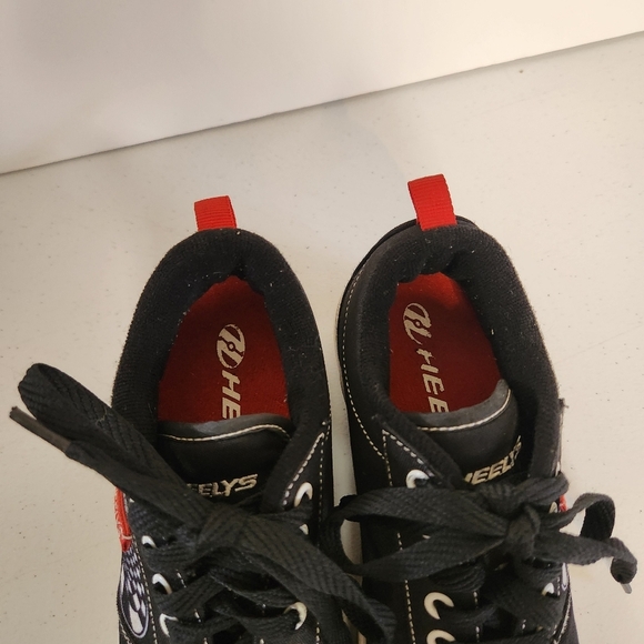 Heelys Black Pro 20 Boys Shoes Wheels Skater Youth Size 2 Wheel Sneakers - Picture 7 of 10